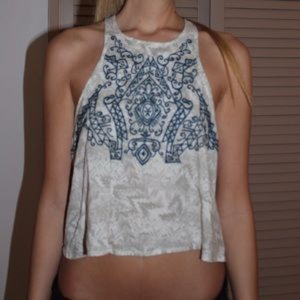 New! Urban outfitters crop top in size S.